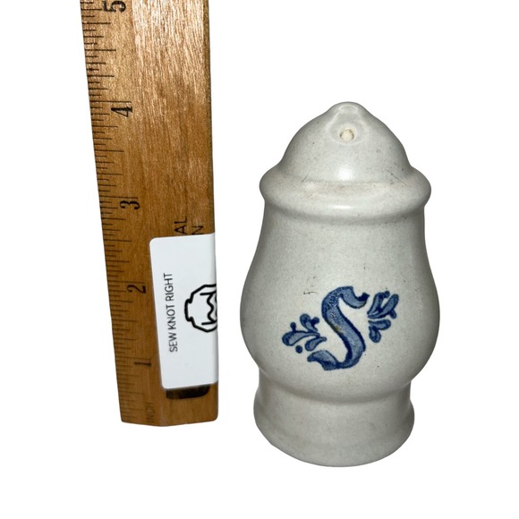 Pfalzgraff Yorktowne Salt and Pepper Shakers Vintage - Picture 3 of 4